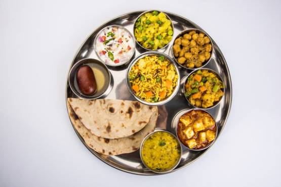 Veg Thali (Dal+2 Roti+Rice+Any other Veg+Raita)